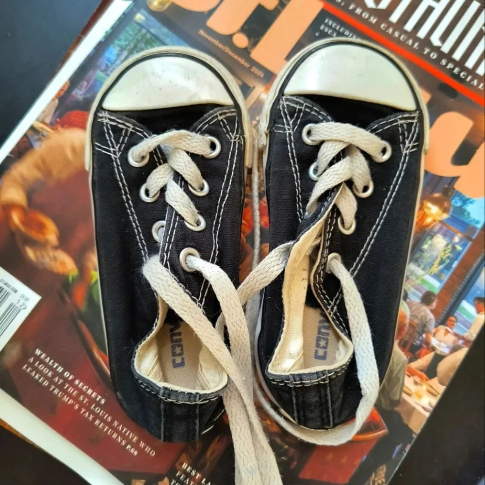 Black white kids size 6 converse sneakers